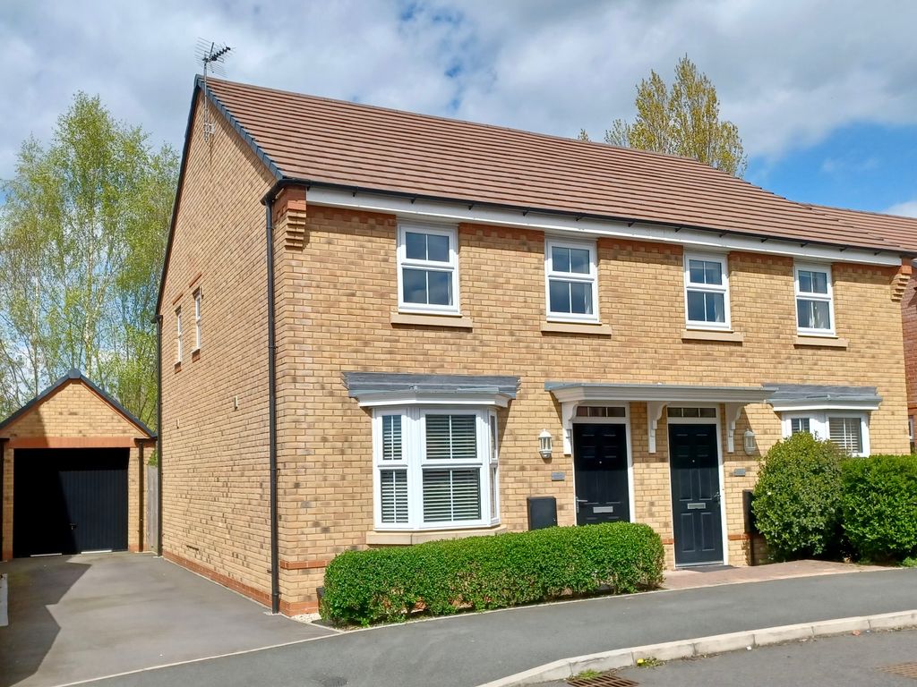 3 bed semidetached house for sale in Dewsbury Crescent, Stafford ST18