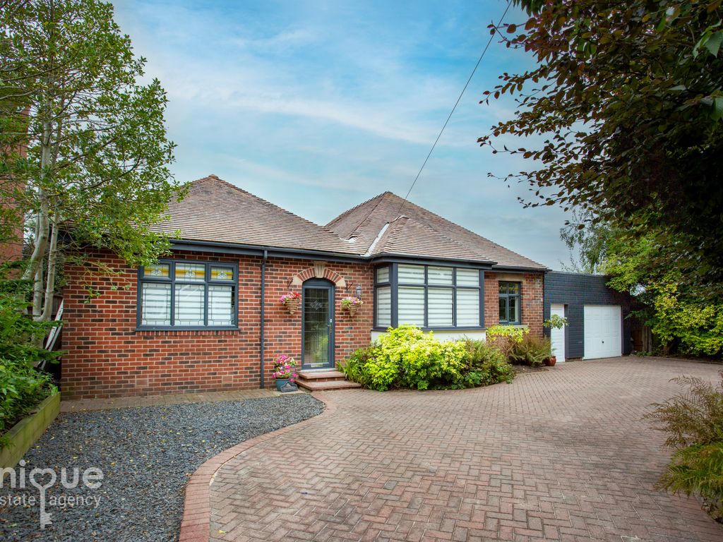 4 bed bungalow for sale in Moorland Road, PoultonLeFylde FY6 Zoopla