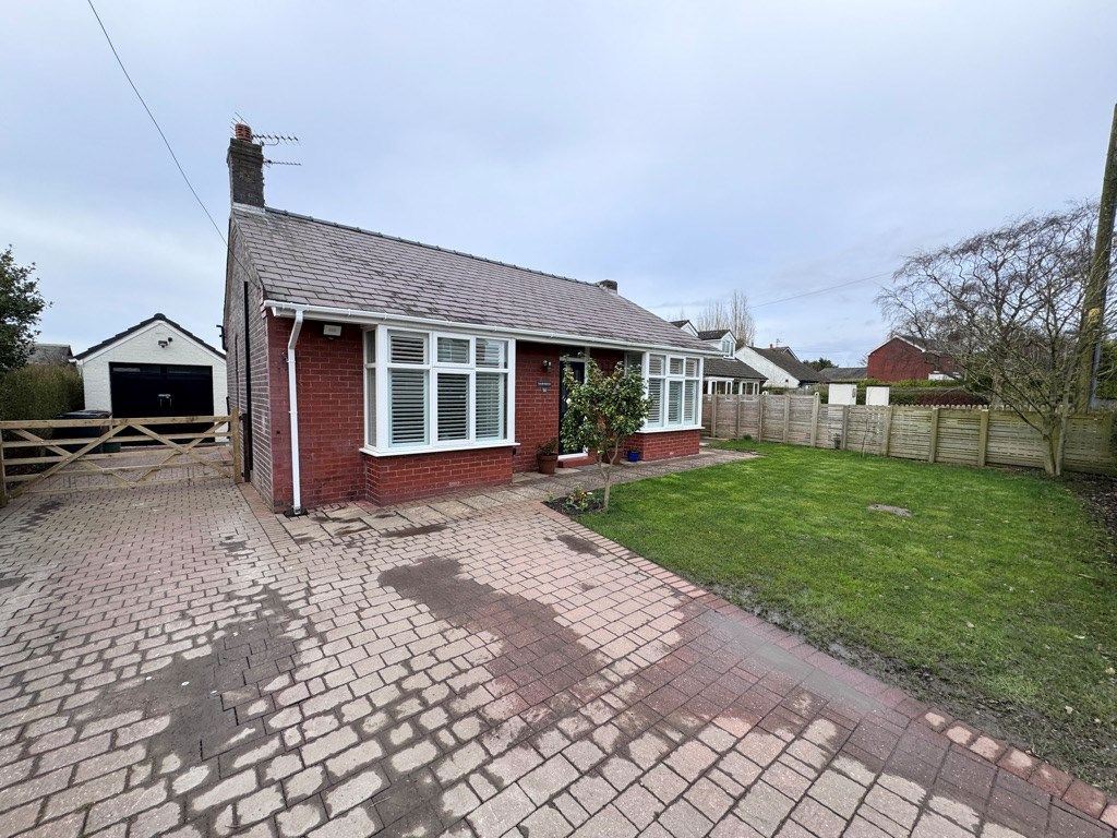 2 bed detached bungalow for sale in Hall Lane, Longton, Preston PR4, £