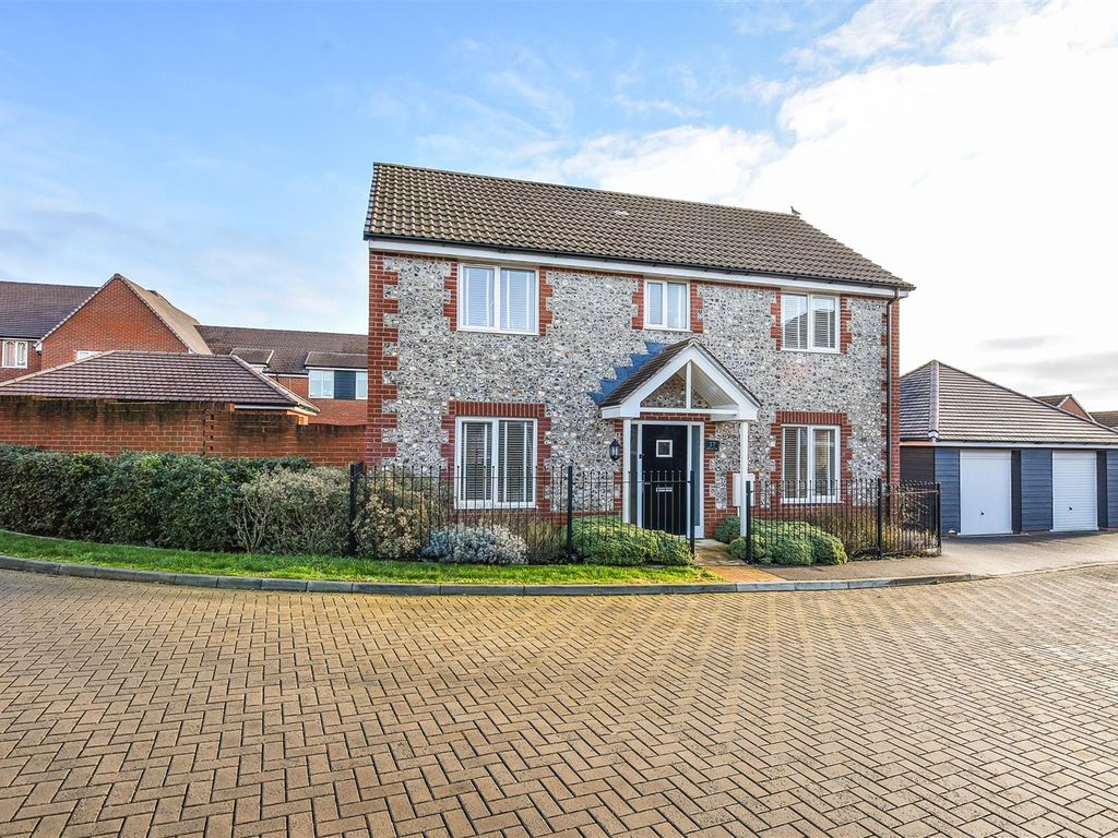 4 bed detached house for sale in Hadleigh Close, Andover SP11 Zoopla