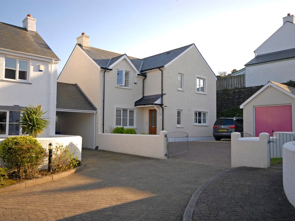 4 bed linkdetached house for sale in Strawberry Close, Little Haven