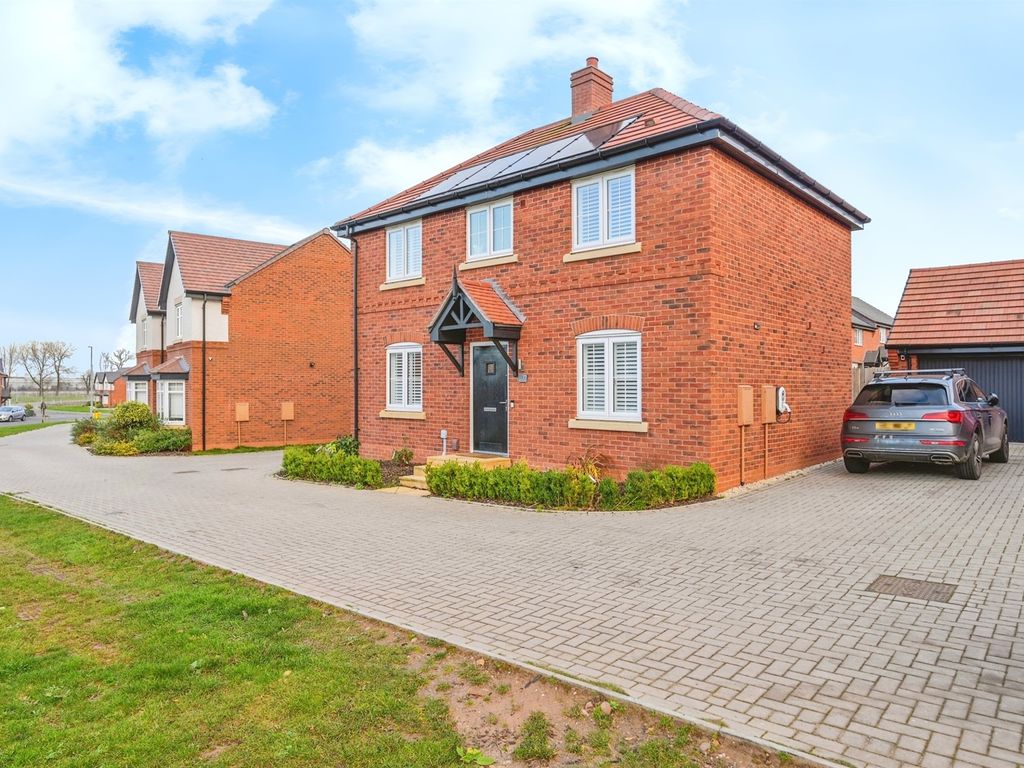 3 bed detached house for sale in Thompson Way, Streethay, Lichfield