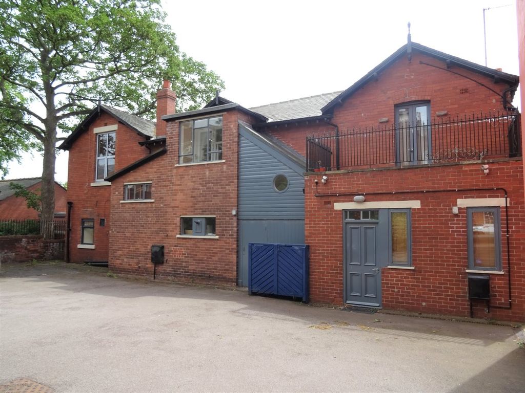 2 bed flat to rent in North Road Terrace, Wakefield WF1, £850 pcm Zoopla