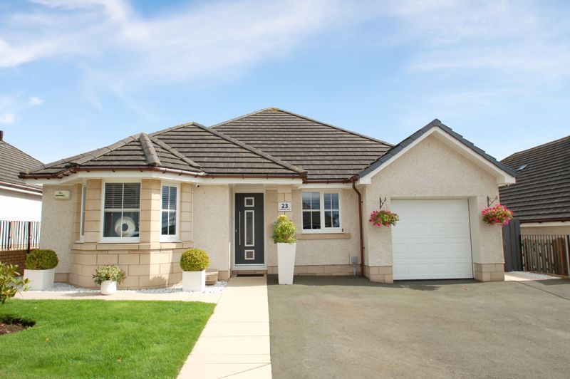 4 bed detached bungalow for sale in Lockhart Avenue, Lanark ML11 Zoopla