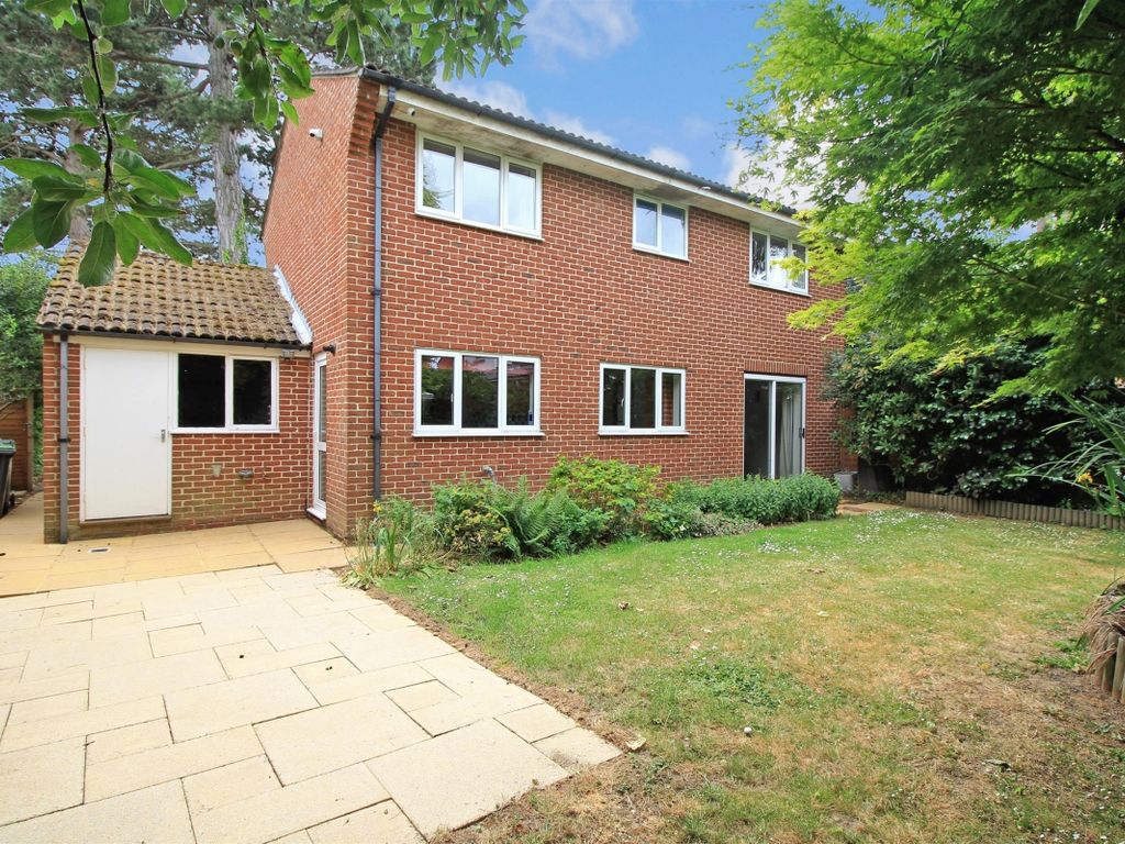 4 bed detached house to rent in First Avenue, Denvilles, Havant PO9