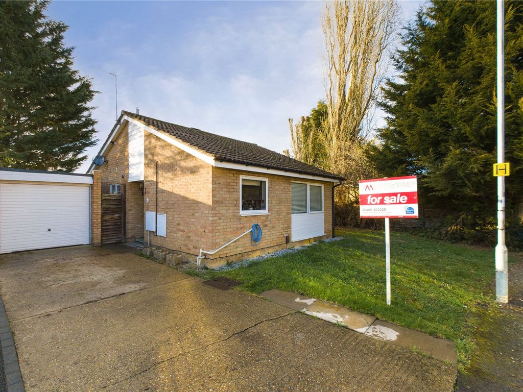 3 bed bungalow for sale in Simpkin Close, Eaton Socon, St. Neots