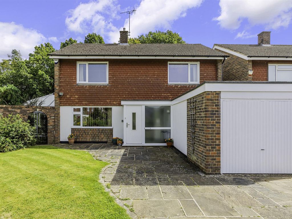 4 bed detached house for sale in Woodgavil, Banstead SM7, £810,000 Zoopla