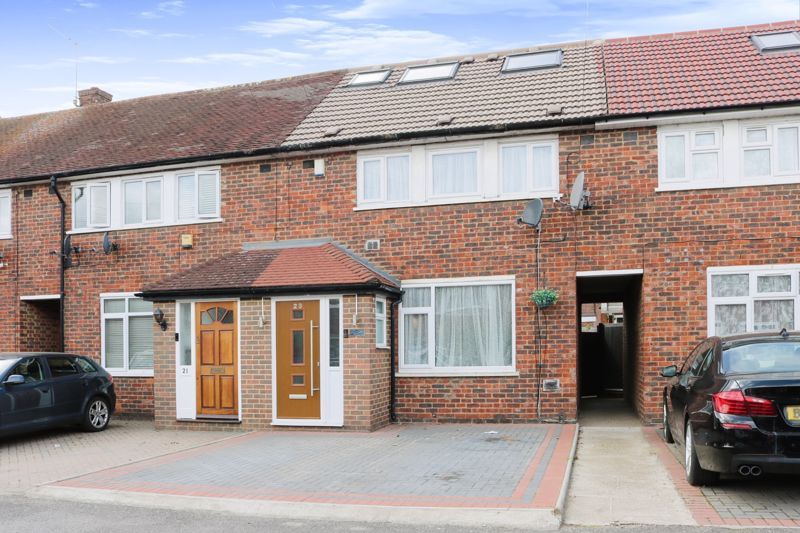3 bed terraced house for sale in Trelawney Avenue, Langley, Slough SL3