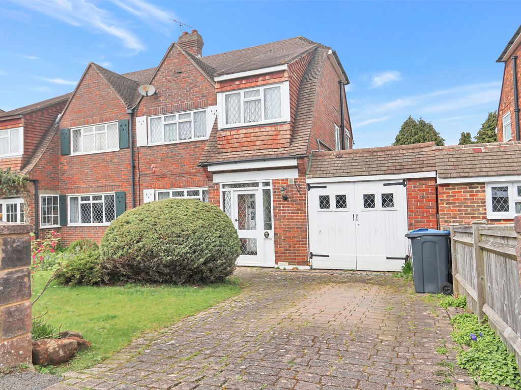 3 bed semidetached house for sale in Carew Close, Coulsdon CR5, £