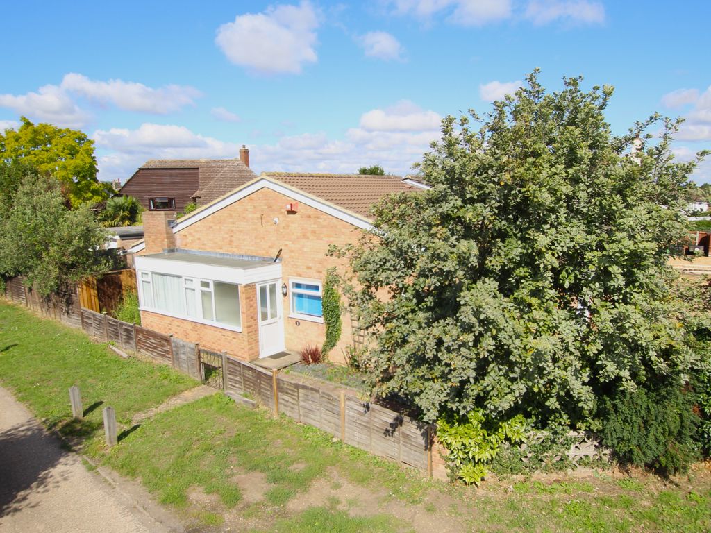 3 bed semidetached bungalow for sale in Northcroft, Sandy SG19, £