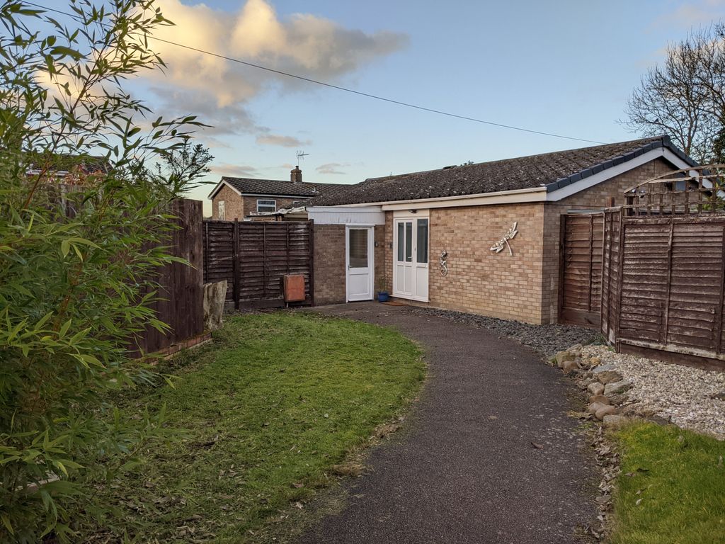 2 bed bungalow for sale in Dodds Close, Riseley, Bedford MK44 Zoopla
