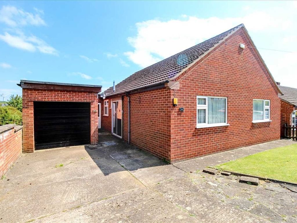 2 bed bungalow for sale in Finedon Road, Burton Latimer, Kettering NN15