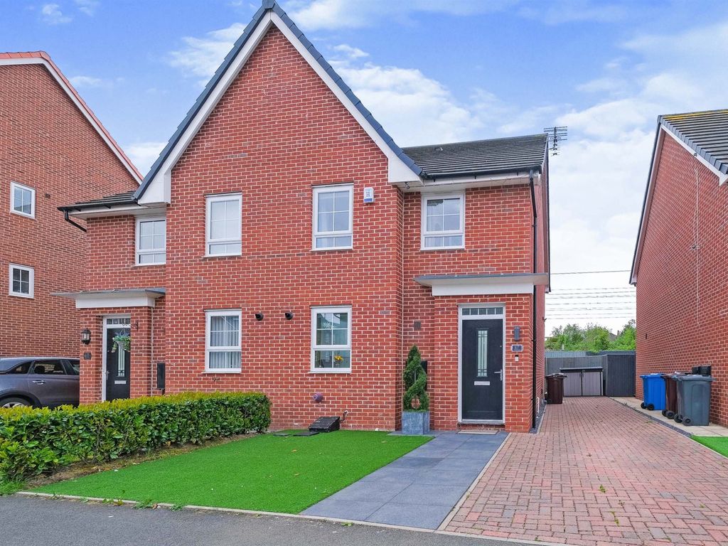 4 bed semidetached house for sale in Springwell Avenue, Liverpool L36