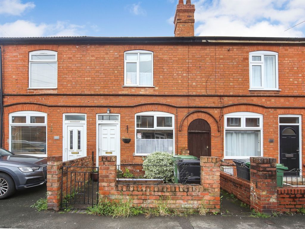 2 bed terraced house for sale in Evesham Road, Redditch B97, £200,000