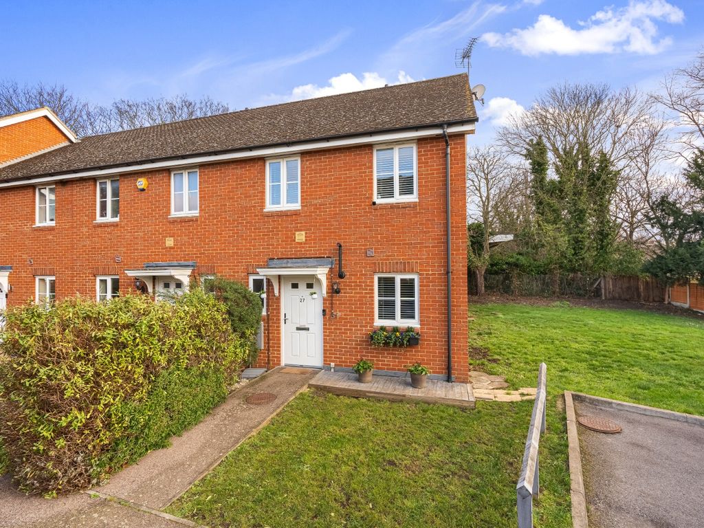 3 Bed End Terrace House For Sale In St Ronans View Dartford Kent Da1