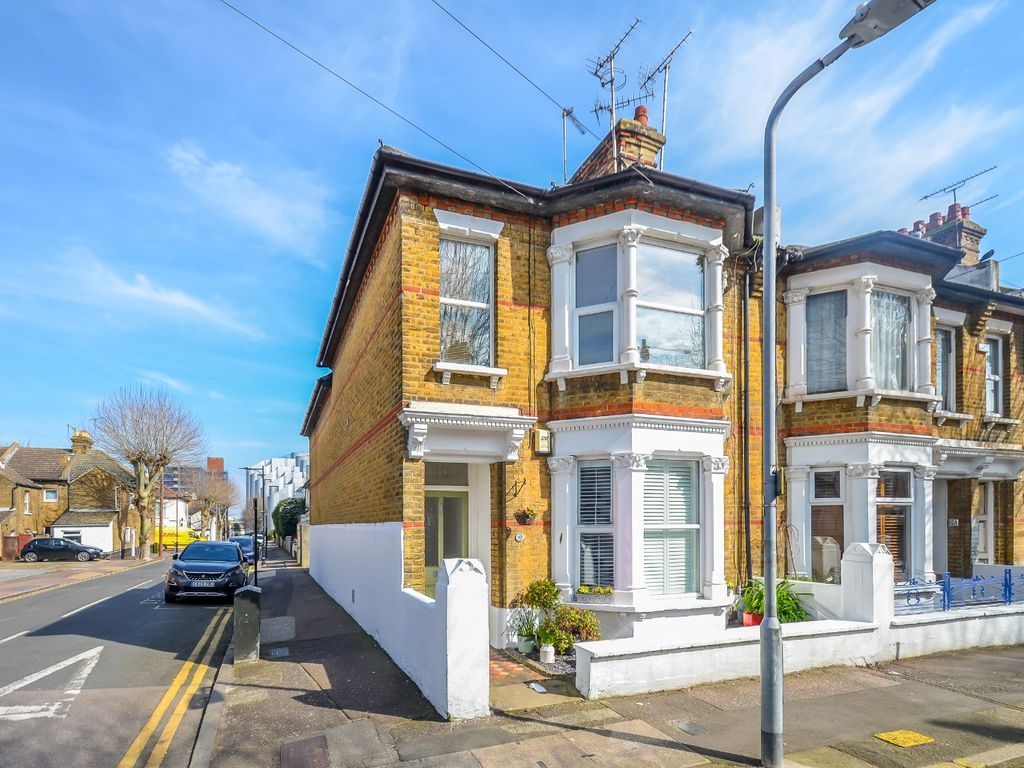 2 bed flat for sale in Ashburnham Road, SouthendOnSea, Essex SS1 Zoopla