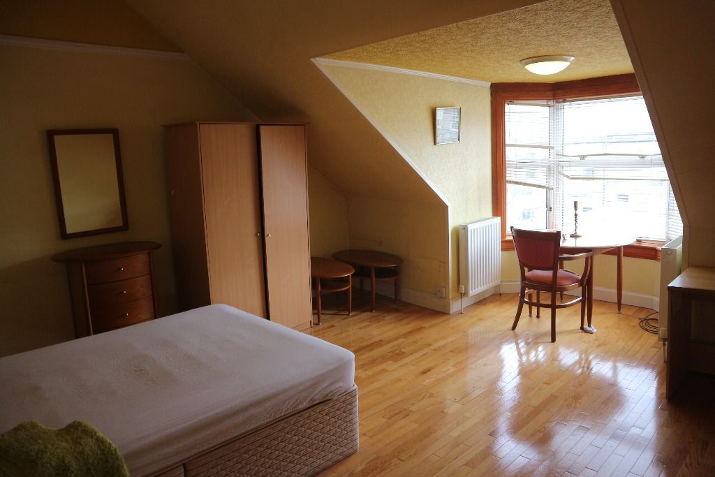 Room to rent in Newington Road, Newington, Edinburgh EH9, £700 pcm Zoopla