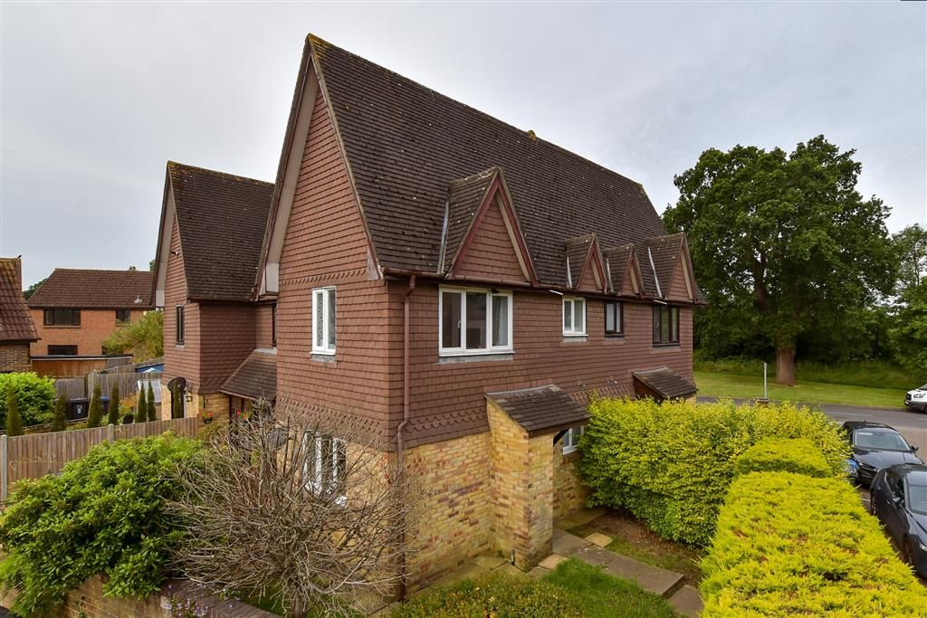 1 bed end terrace house for sale in Tulip Close, Shirley Oaks Village