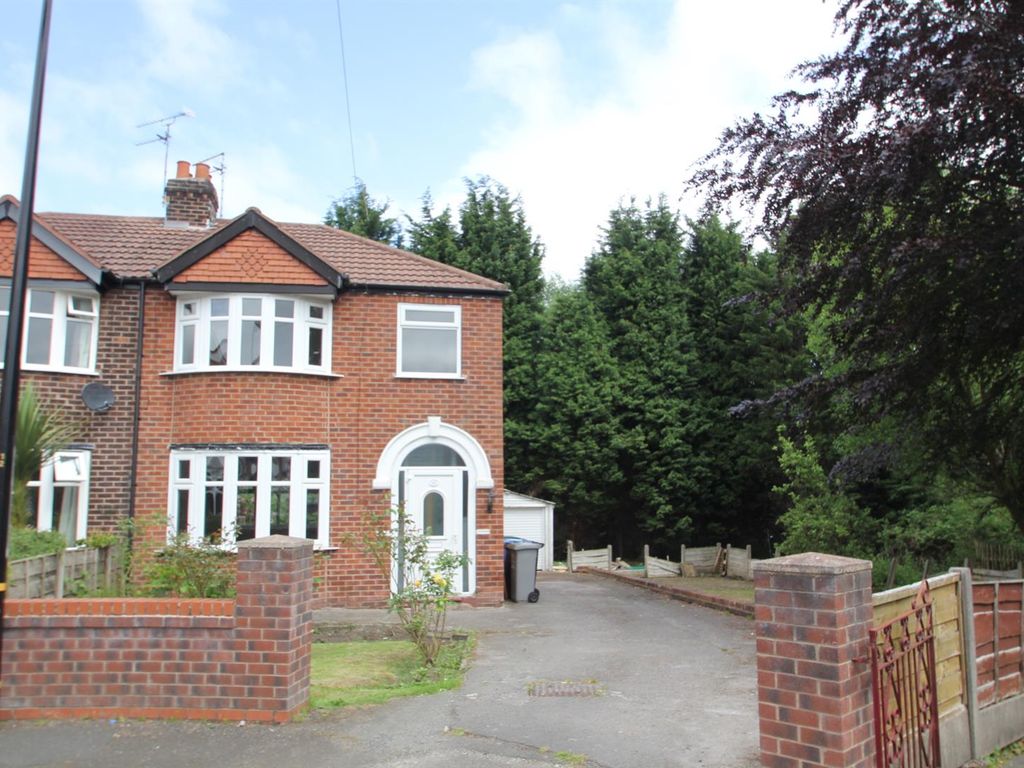 3 bed semidetached house to rent in Bradwell Avenue, Stretford