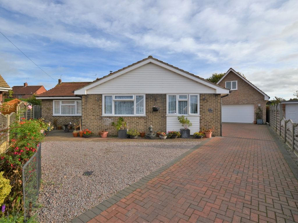3 bed detached bungalow for sale in Edinburgh Way, Dersingham, King's