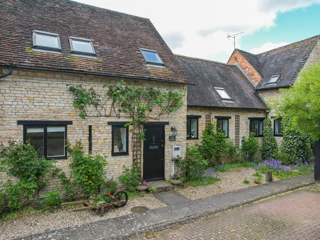 4 bed terraced house for sale in Church Hill Court, Lighthorne, Warwick