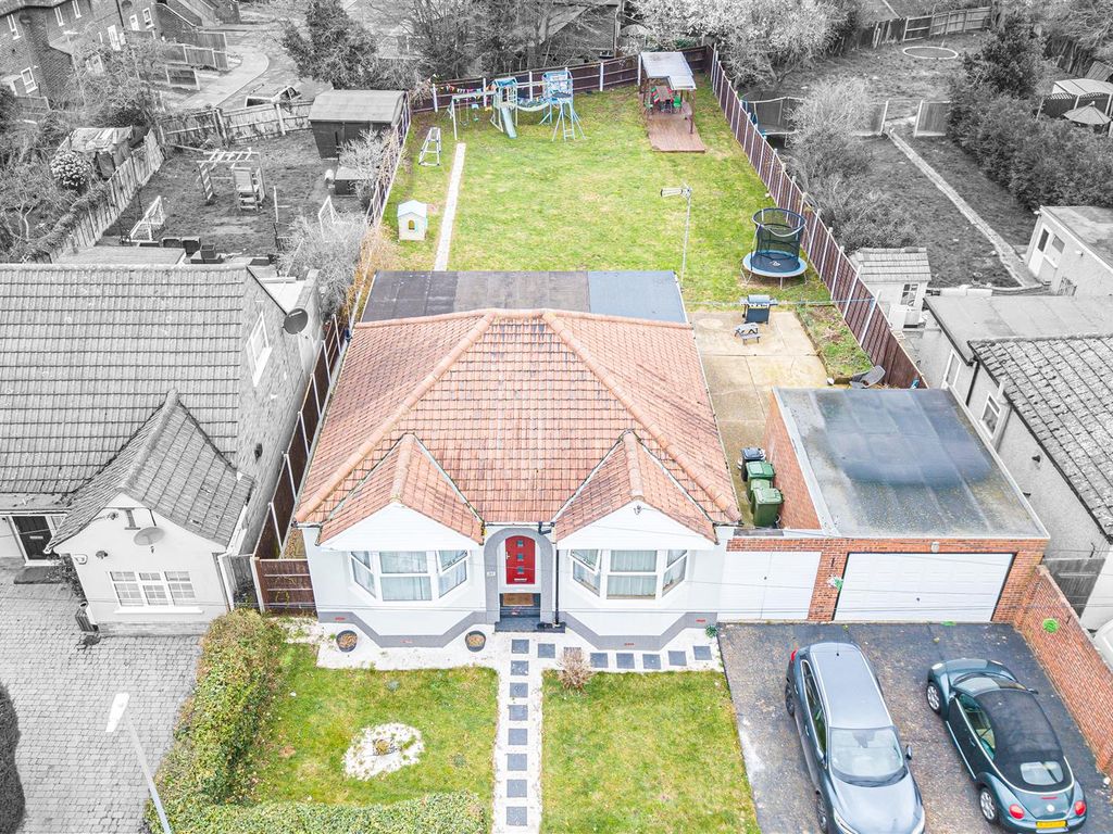 3 bed detached bungalow for sale in Tyler Avenue, Laindon SS15 Zoopla