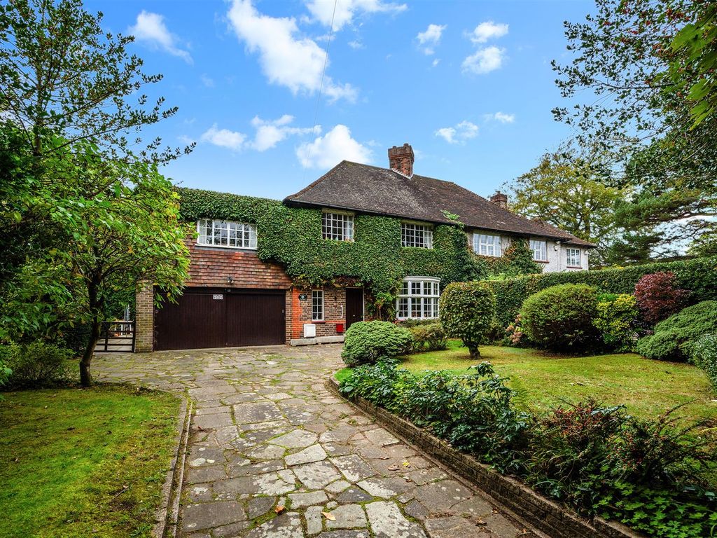 4 bed semidetached house for sale in Bolters Lane, Banstead SM7, £