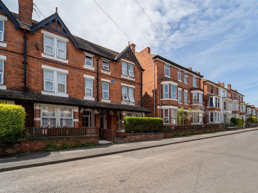 4 bed end terrace house for sale in Burford Road, Hyson Green