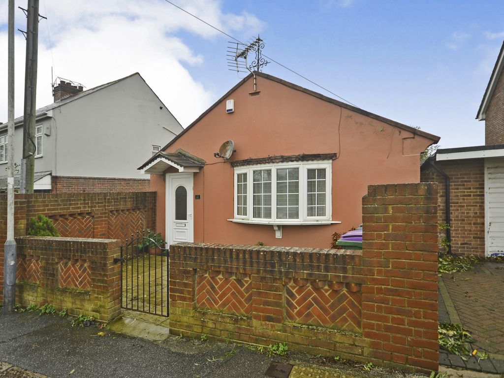 2 bed bungalow for sale in Archer Road, Folkestone, Kent CT19 Zoopla