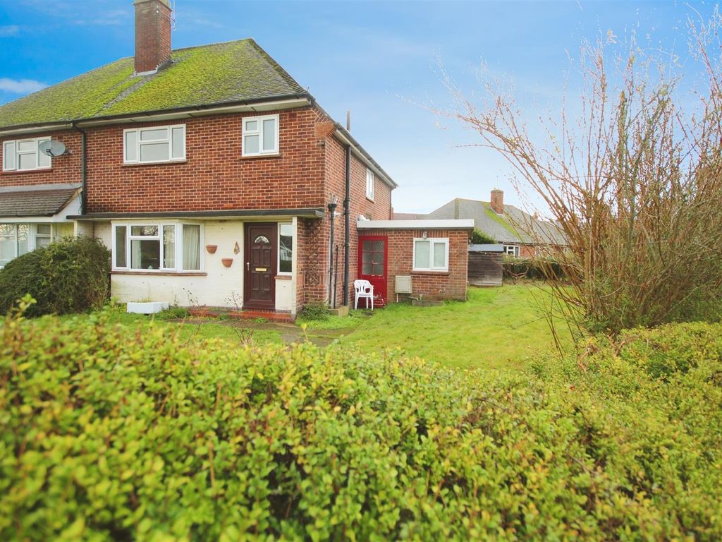 3 bed semidetached house for sale in Orchard Estate, Twyford, Reading