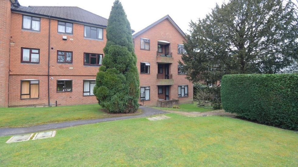 2 bed flat to rent in Clockhouse Road, Farnborough GU14 Zoopla