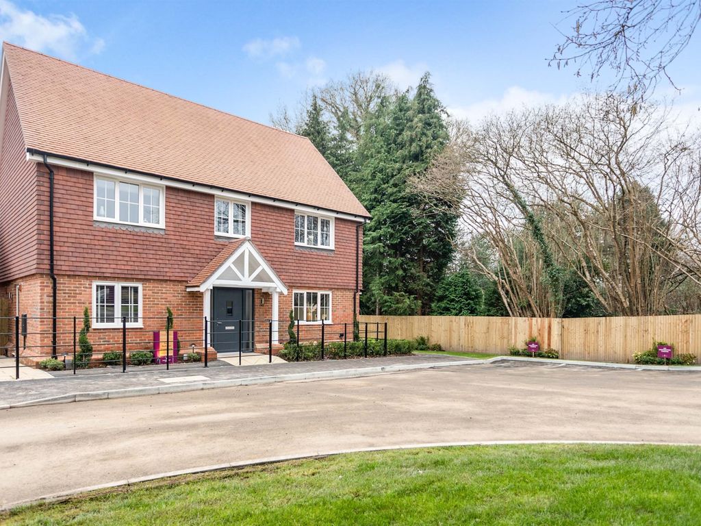 New home, 4 bed detached house for sale in Chestnut Grange, Felbridge