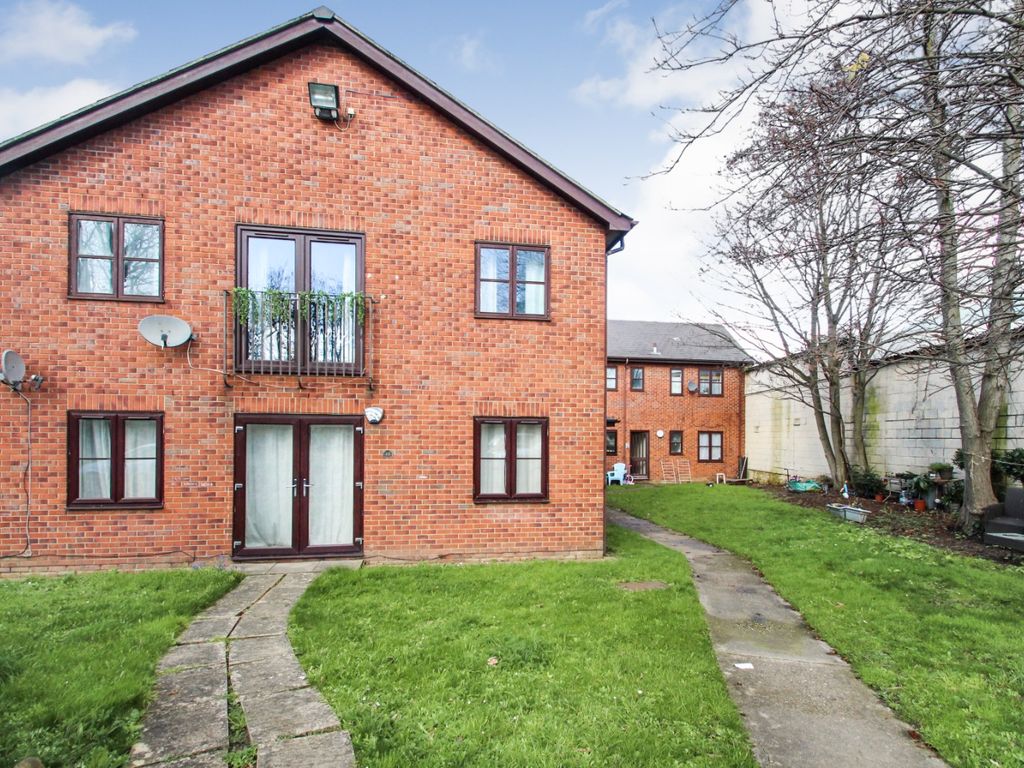 2 bed flat to rent in Shire House, 135 Harrow Road, Leytonstone, London