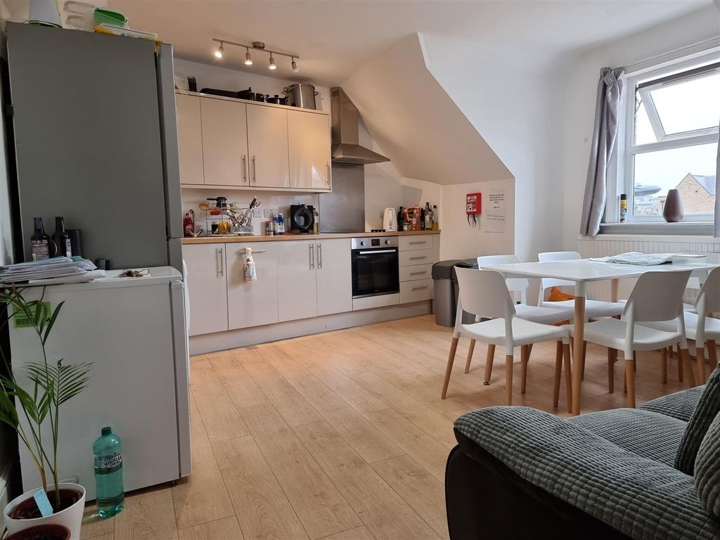 6 bed property to rent in Room 3, Flat 1, 43 Mill Road, Cambridge CB1