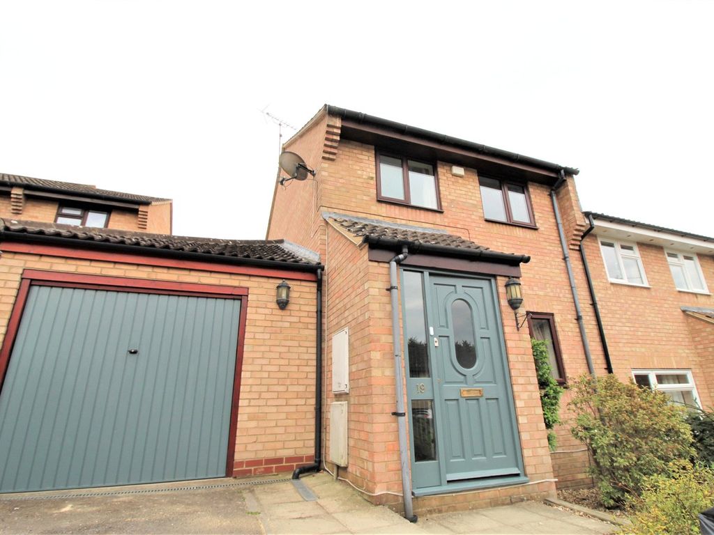3 bed semi-detached house to rent in Squires Road, Watchfield SN6 - Zoopla