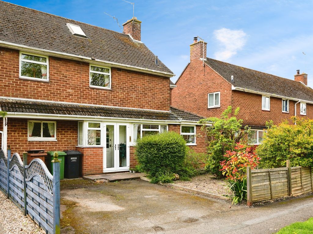 4 bed semidetached house for sale in Battleton Road, Evesham