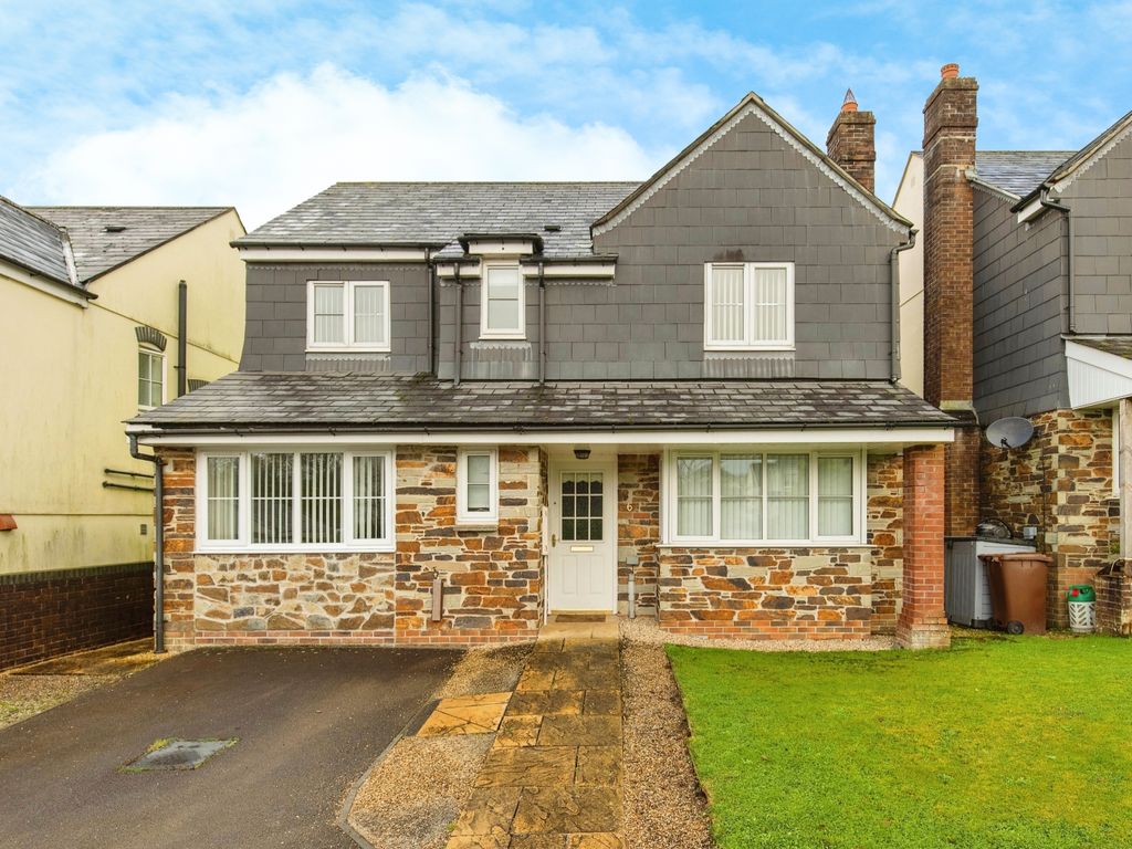 4 bed detached house for sale in Tretoil View, Bodmin, Cornwall PL31, £
