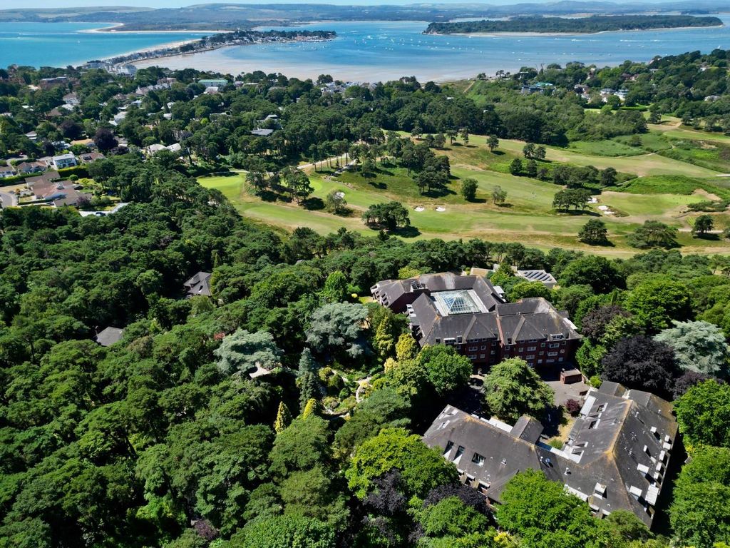 2 bed flat for sale in Canford Cliffs Road, Poole BH13, £