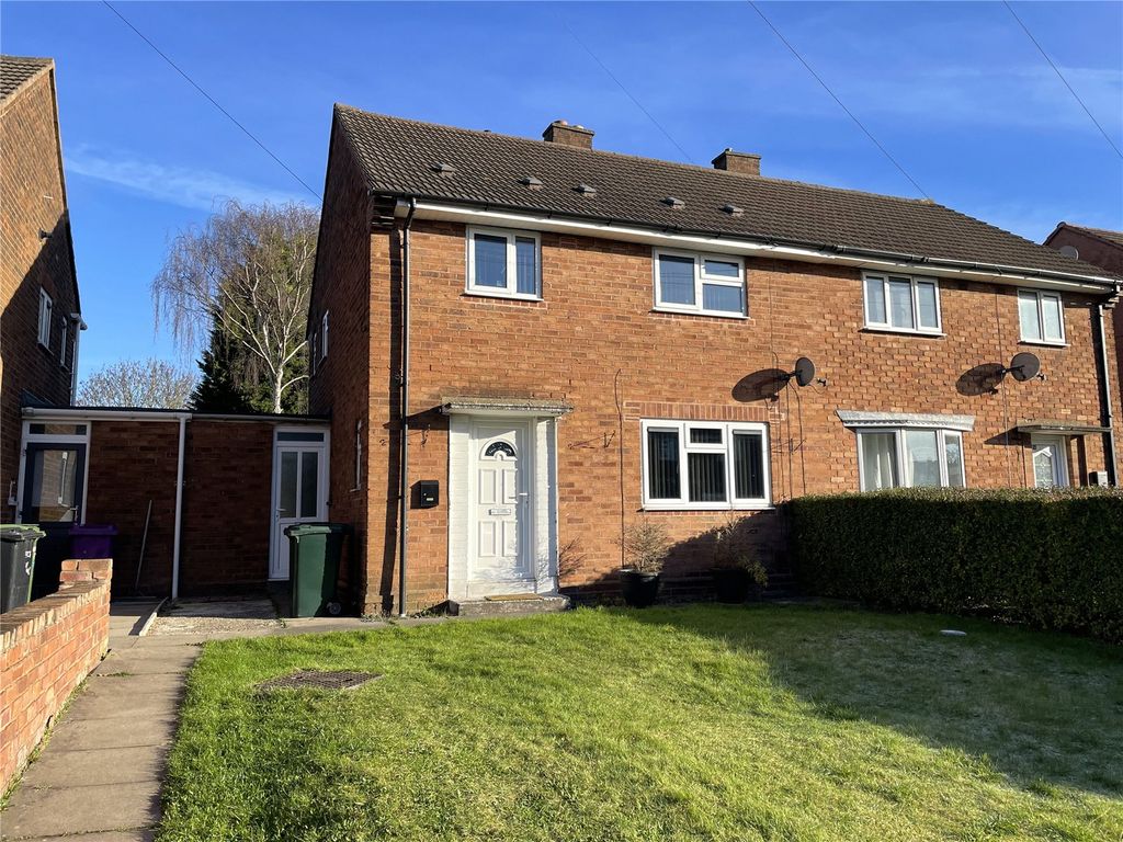 3 bed semidetached house for sale in Cotswold Road, Parkfields, Wolverhampton, West Midlands