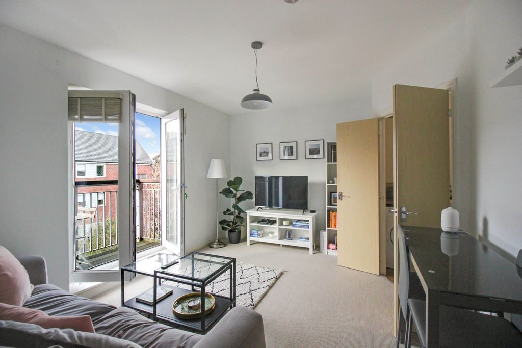 2 bed flat to rent in Highmarsh Crescent, West Didsbury, Didsbury