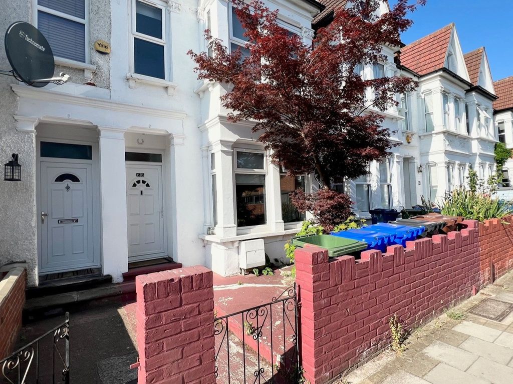 3 bed flat to rent in Vaughan Road, Harrow HA1 Zoopla
