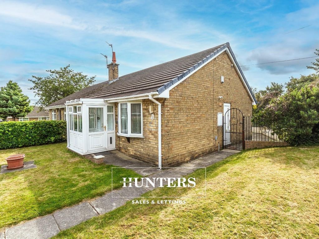 2 bed semidetached bungalow to rent in Marton Avenue, Hemsworth