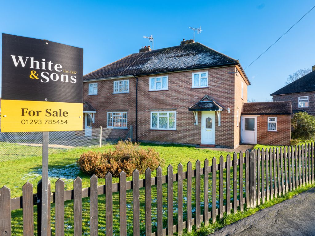 3 bed semidetached house for sale in Southlands Avenue, Horley, Surrey