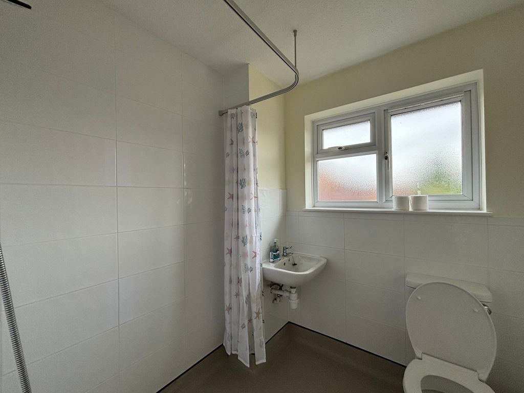 3 bed detached house to rent in Yeoman Meadow, Northampton NN4, £1,300