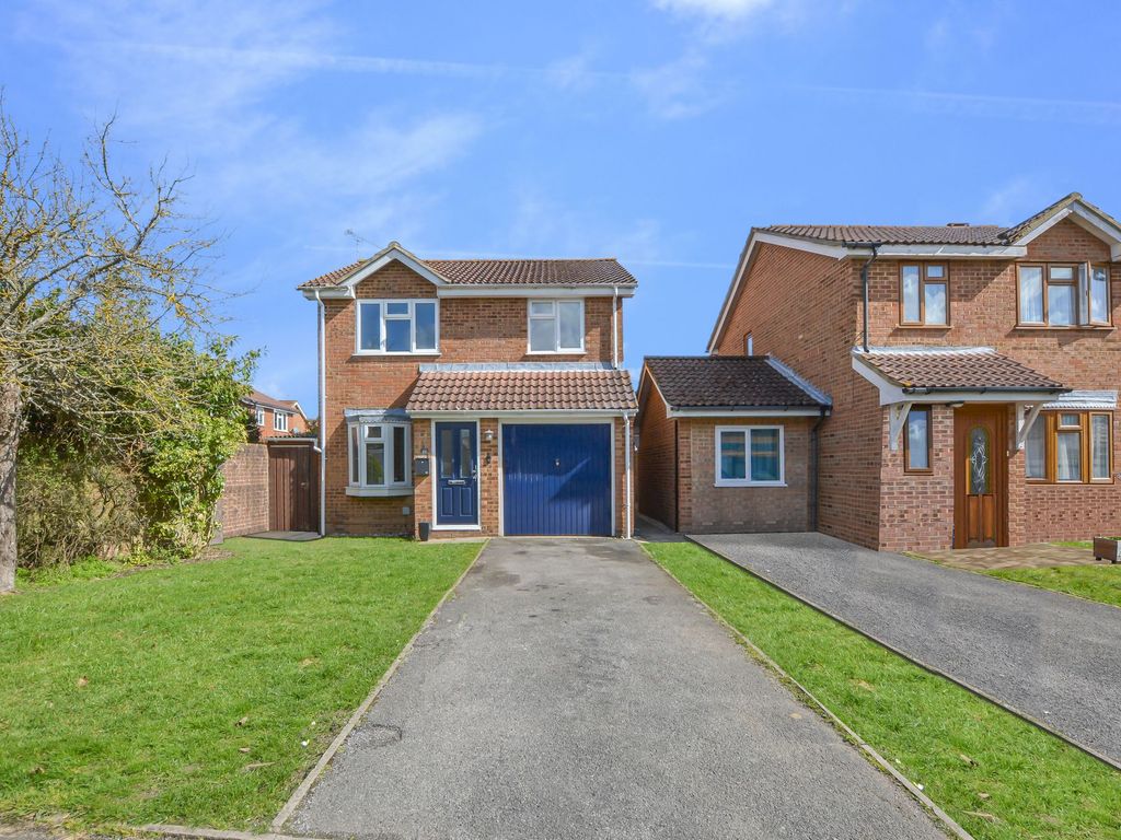 3 bed detached house for sale in Bowens Field, Ashford TN23, £349,995