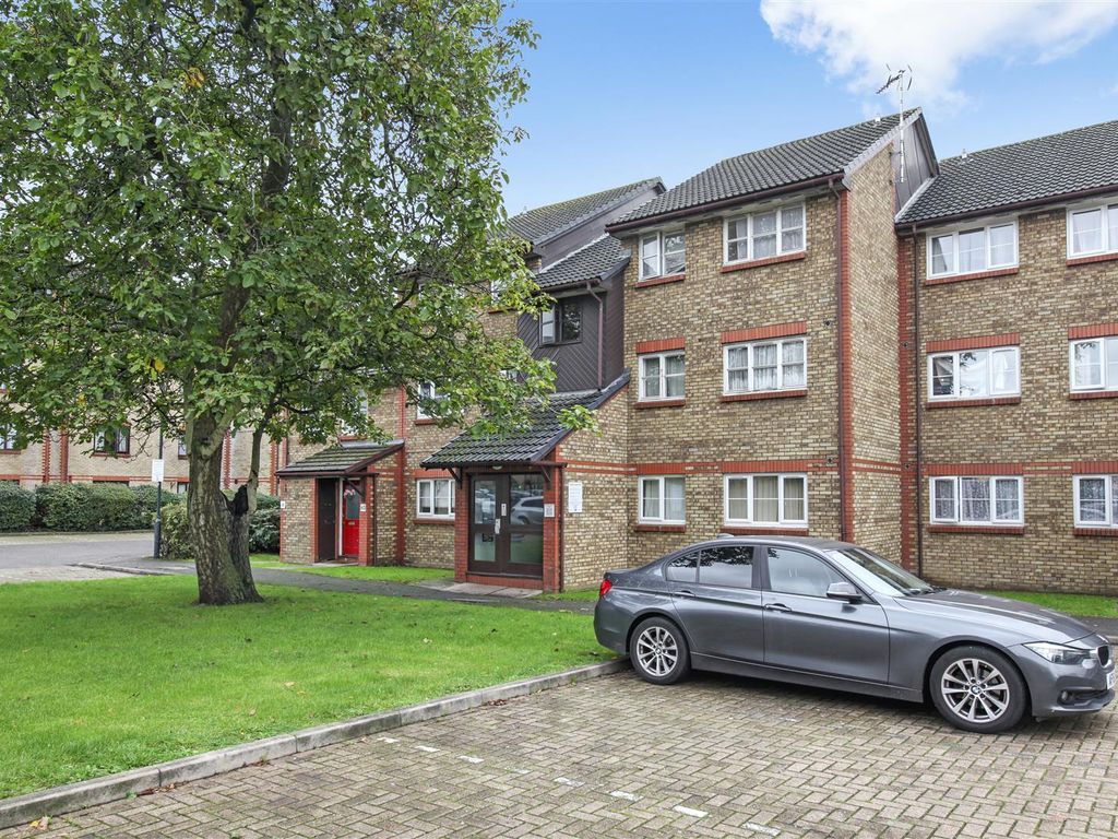 2 bed flat for sale in Kingfisher Way, London NW10, £300,000 Zoopla