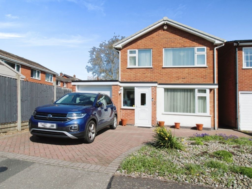 3 bed detached house for sale in Windrush Drive, Oadby, Leicester LE2