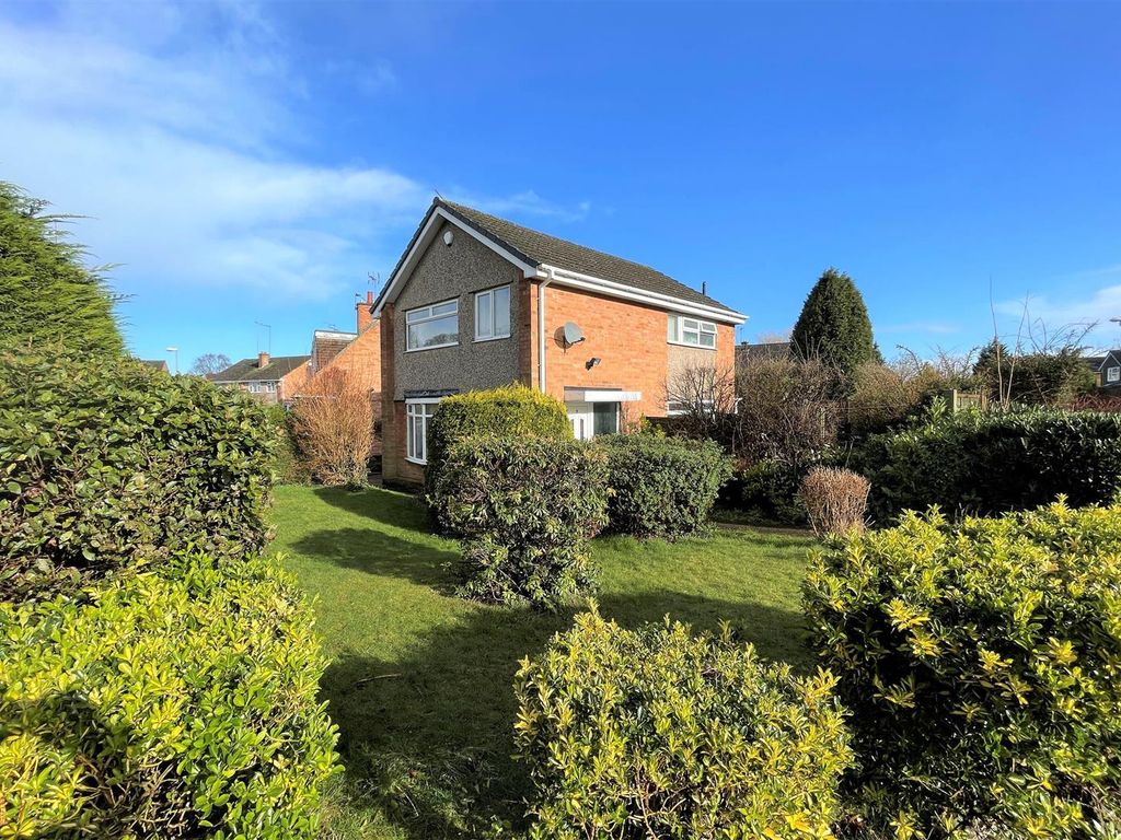 3 bed detached house to rent in Longwood Close, Leeds, West Yorkshire