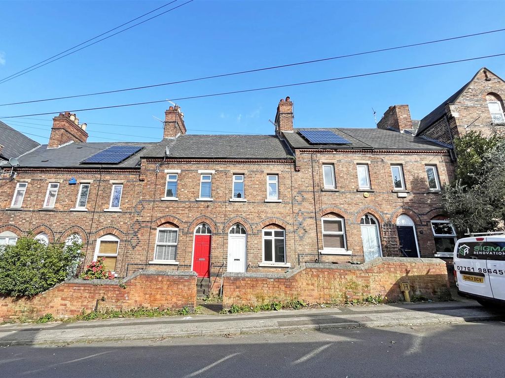 3 bed terraced house to rent in Gawthorne Street, New Basford