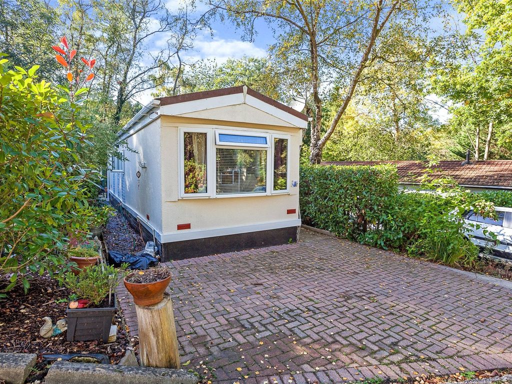 1 bed property for sale in Turtle Dove Avenue, Turners Hill Park